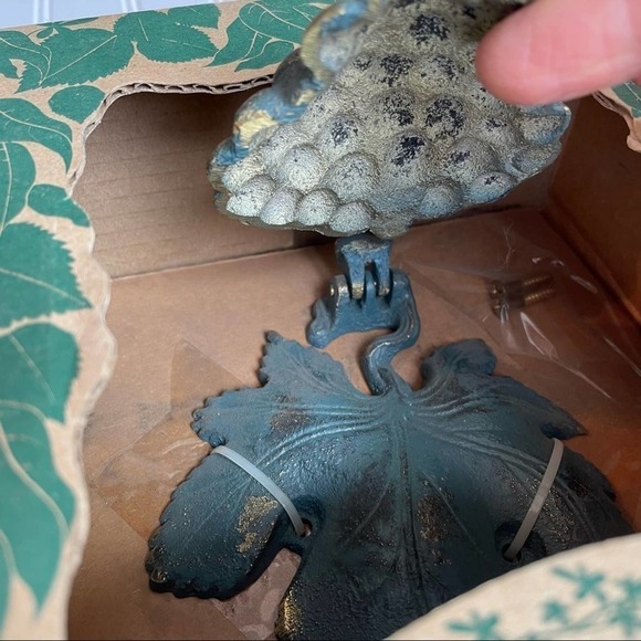 FLORA FAUNA Solid Brass Door Knocker Grapes Green Gold New Vintage - Picture 5 of 15